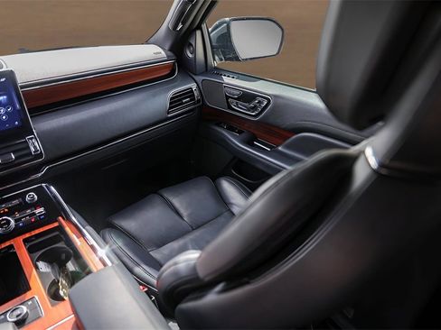 Used 2024 Lincoln Navigator Reserve image 29