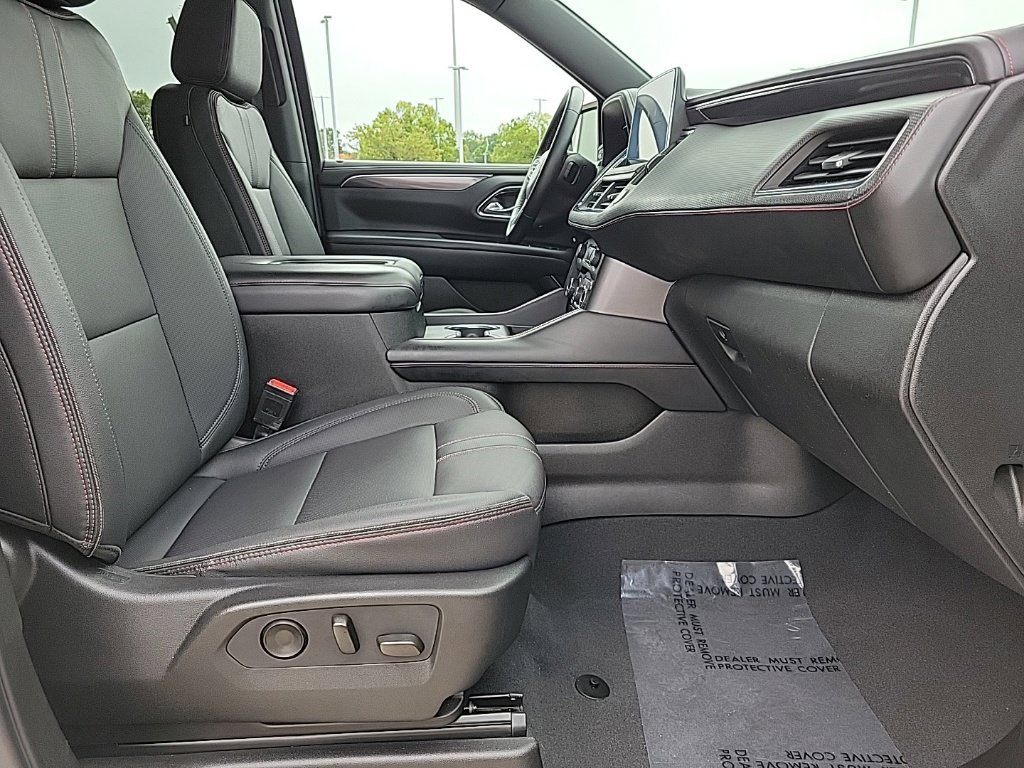 Used 2023 Chevrolet Suburban RST AWD/4WD image 16