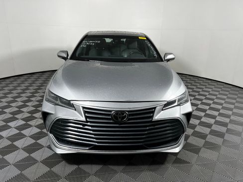 Used 2019 Toyota Avalon Limited image 2
