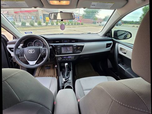Used 2016 Toyota Corolla LE FWD image 13