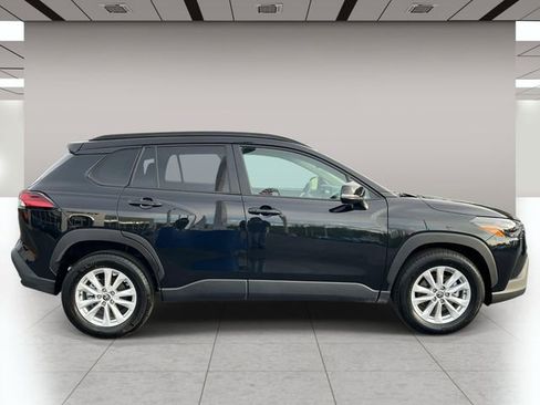 Used 2026 Toyota Corolla Cross LE FWD image 2
