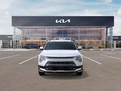 New 2025 Kia Niro EX Touring image 3