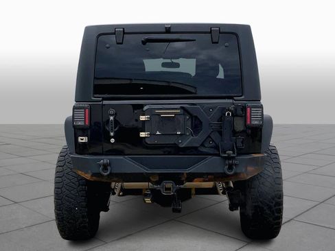 Used 2017 Jeep Wrangler Unlimited Rubicon w/ Connectivity Group image 5