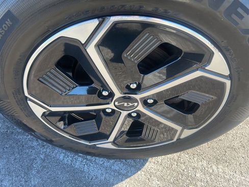 Certified 2023 Kia Niro EX image 42