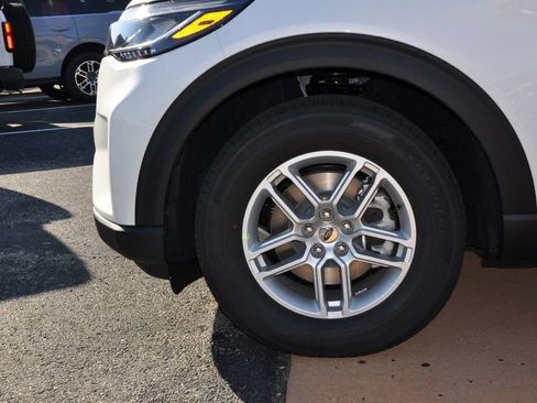 New 2025 Ford Explorer Active w/ Active Comfort Package image 9