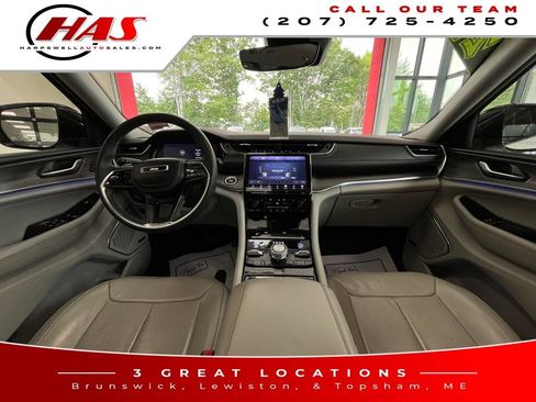 Used 2023 Jeep Grand Cherokee Overland AWD/4WD image 14