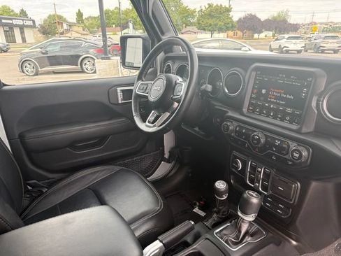 Used 2023 Jeep Wrangler Unlimited Sahara w/ Cold Weather Group AWD/4WD image 10