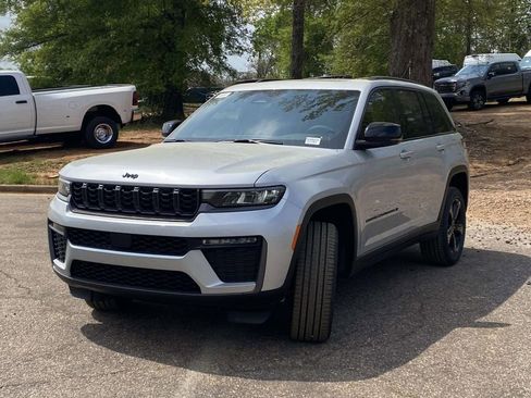 New 2026 Jeep Grand Cherokee Limited w/ Limited Altitude Package RWD image 34