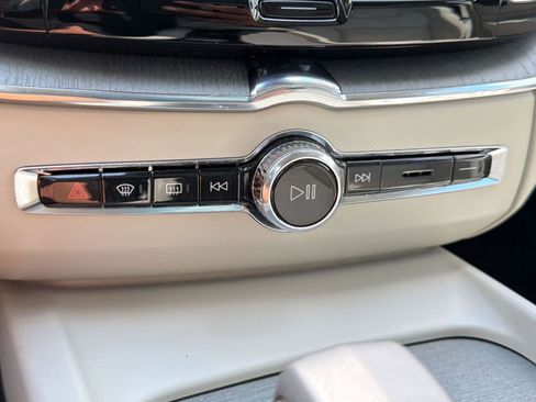 Certified 2023 Volvo XC60 B5 Plus w/ Climate Package image 18