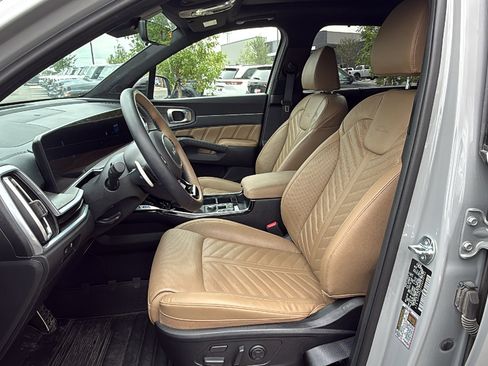 Used 2025 Kia Sorento SX Prestige w/ Olive Brown Leather Package AWD/4WD image 8