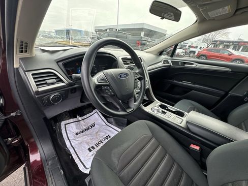 Used 2018 Ford Fusion SE w/ Fusion SE Technology Package image 10