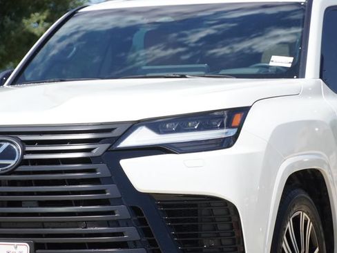 Used 2025 Lexus LX 700h Luxury w/ Appearance Package AWD/4WD image 4