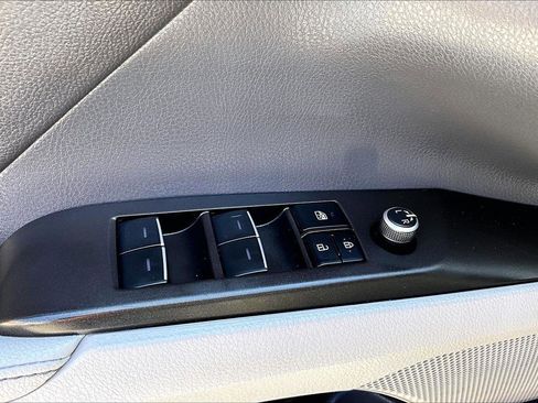 Used 2023 Toyota Camry XSE FWD image 17