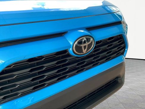 Used 2020 Toyota RAV4 LE w/ All Weather Liner Package FWD image 30