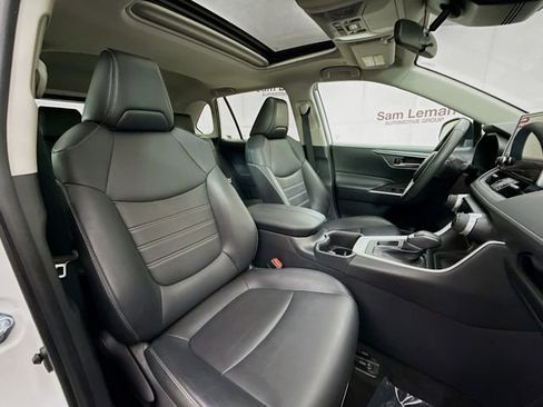 Used 2023 Toyota RAV4 XLE Premium image 28