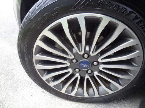 Used 2018 Ford Fusion SE w/ Fusion SE Technology Package FWD image 36