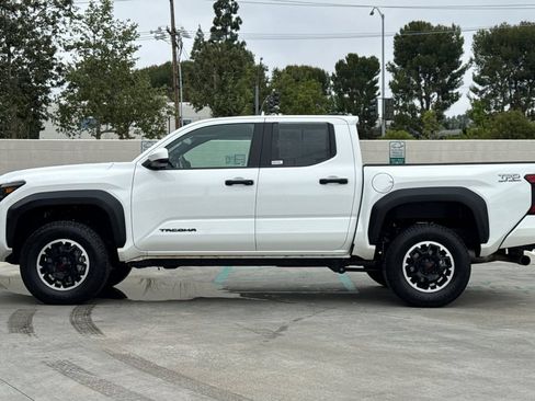 Used 2024 Toyota Tacoma TRD Off-Road AWD/4WD image 9