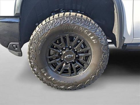 New 2026 Chevrolet Silverado 2500 ZR2 image 10