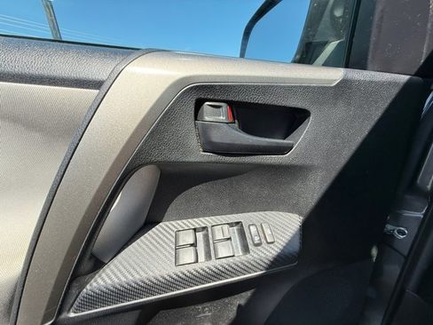 Used 2015 Toyota RAV4 LE AWD/4WD image 26