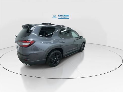 Certified 2025 Honda Pilot Black Edition image 2