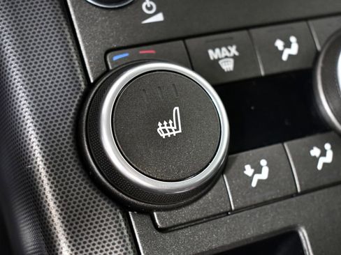 Used 2019 Land Rover Range Rover Evoque SE Premium image 46