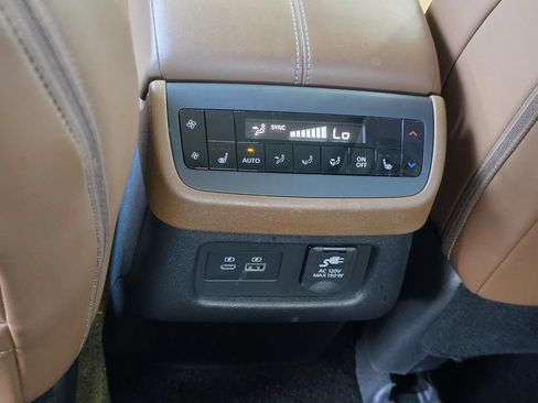 Used 2023 Nissan Pathfinder Platinum FWD image 13