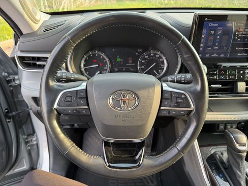 Used 2021 Toyota Highlander Platinum image 15