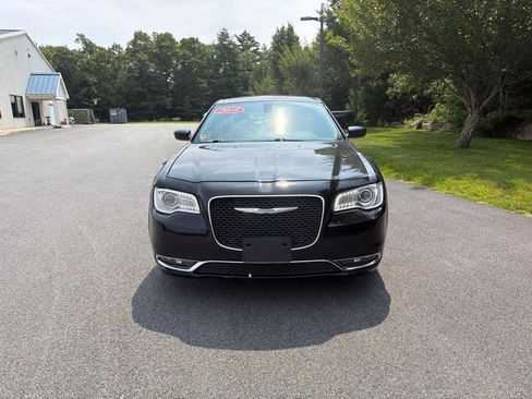 Used 2018 Chrysler 300 Touring L AWD/4WD image 3