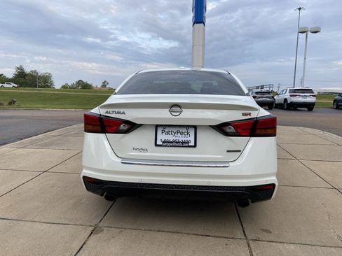 Used 2023 Nissan Altima 2.0 SR FWD image 10