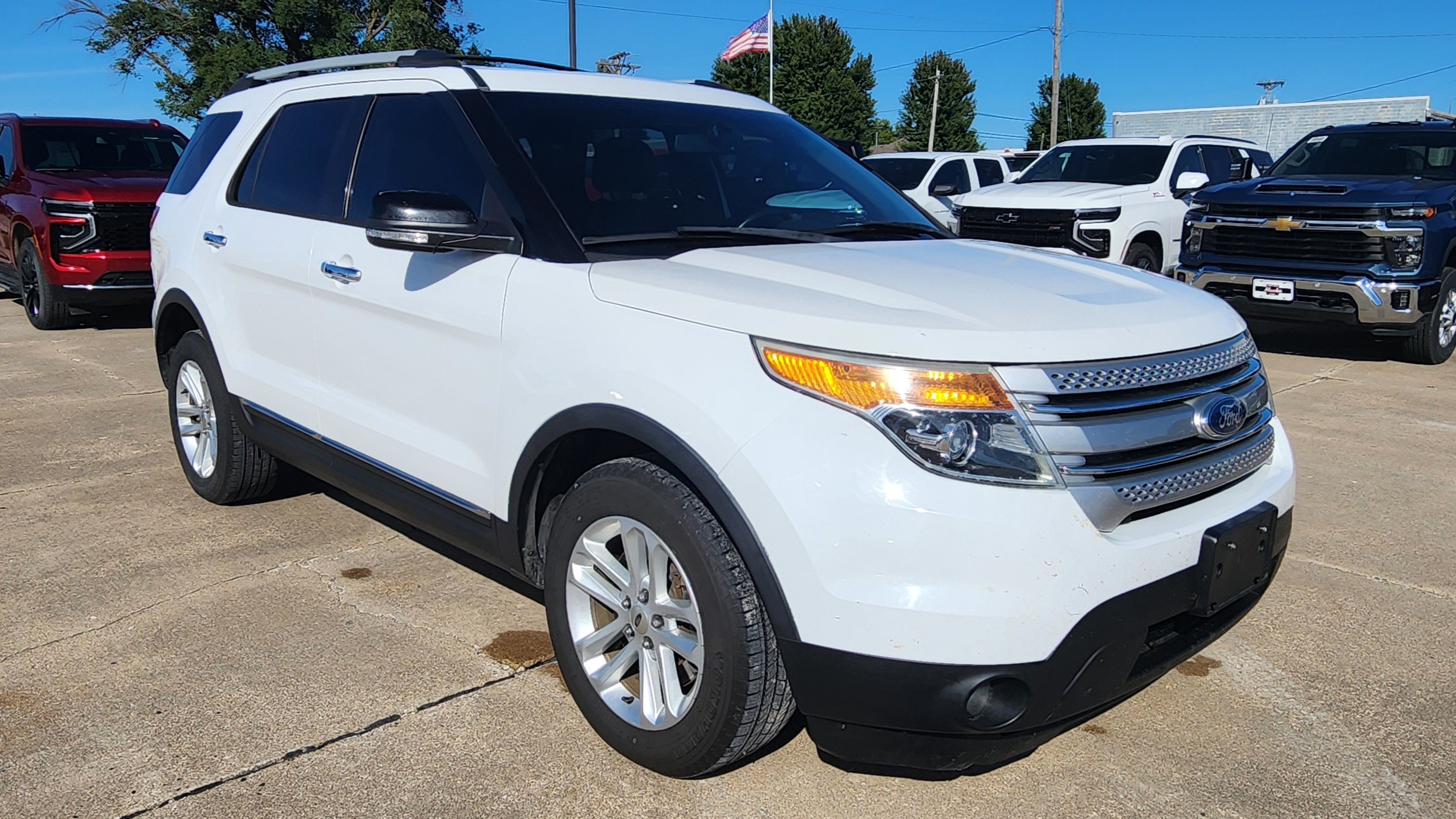 Used 2013 Ford Explorer XLT AWD/4WD image 3