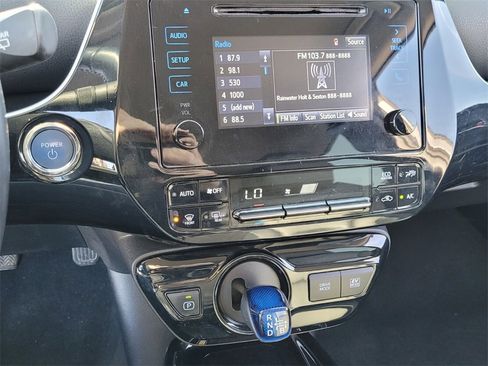 Used 2019 Toyota Prius L Eco image 15
