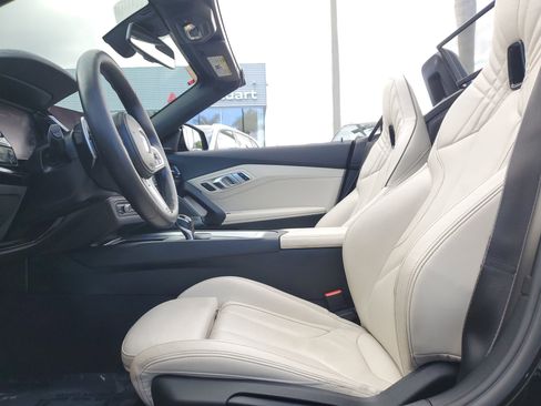 Used 2024 BMW Z4 M40i w/ Premium Package image 14