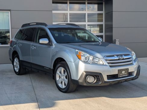 Used 2013 Subaru Outback 2.5i Premium w/ Popular Pkg 1B image 3