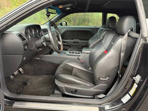 Used 2010 Dodge Challenger SRT8 RWD image 17