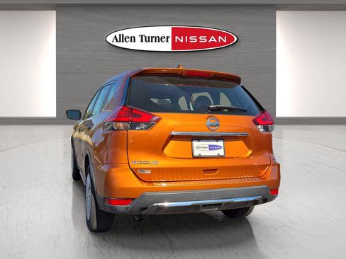Used 2017 Nissan Rogue S image 13