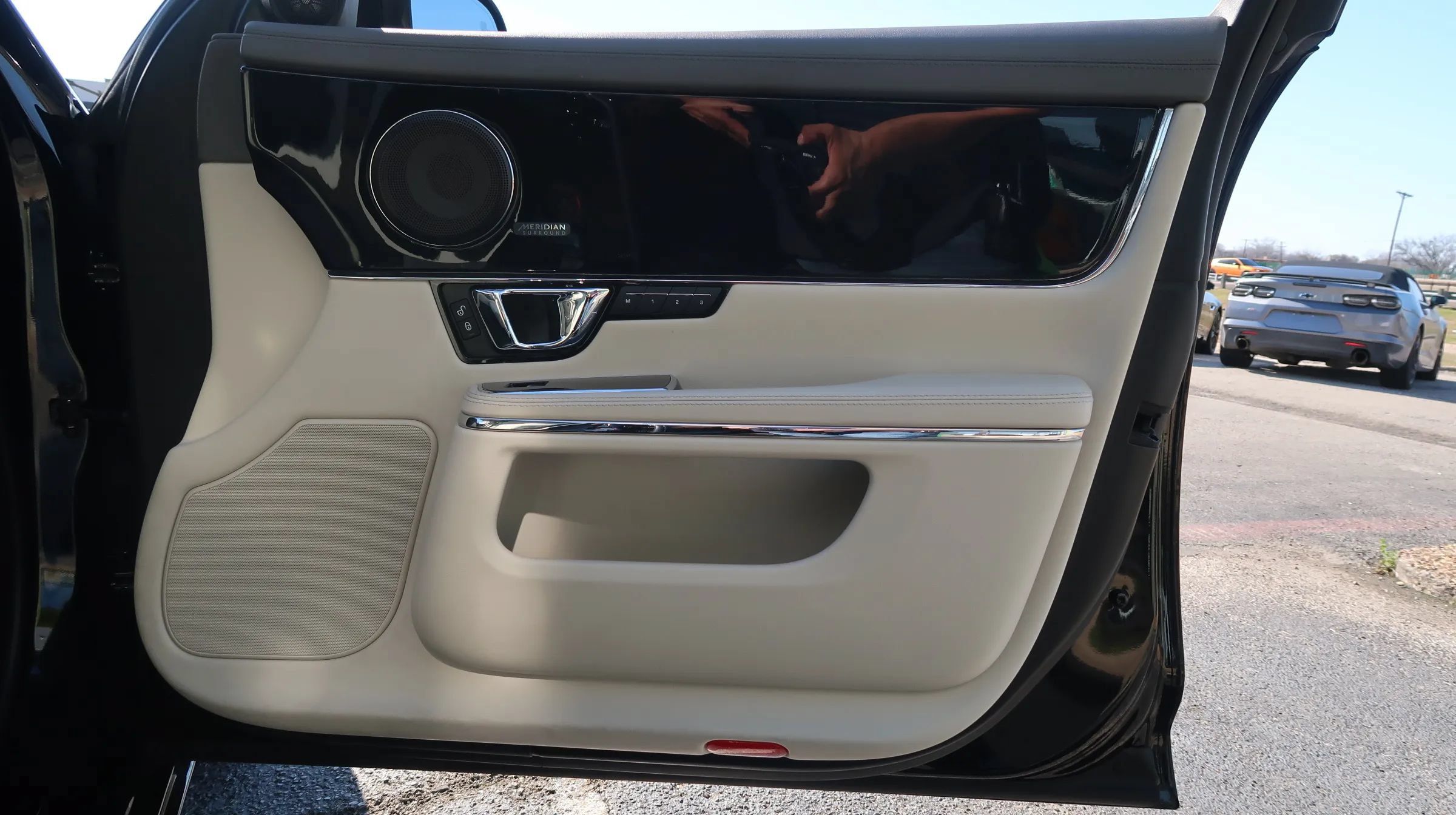 Used 2017 Jaguar XJ R-Sport RWD image 52