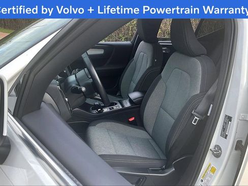 Certified 2025 Volvo XC40 B5 Core image 31