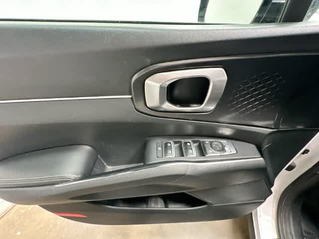 Used 2022 Kia Sorento LX FWD image 16