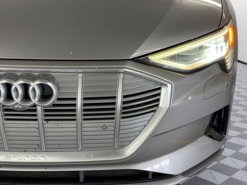 Used 2019 Audi e-tron Prestige w/ Prestige Package AWD/4WD image 12
