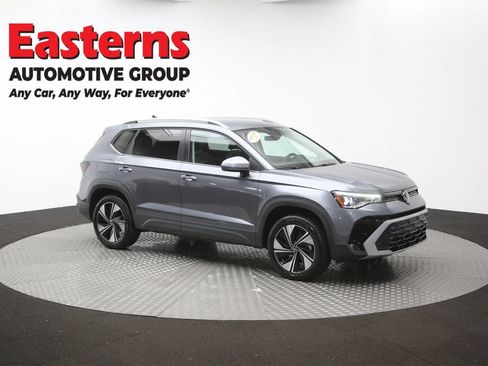 Used 2025 Volkswagen Taos SE AWD/4WD image 46