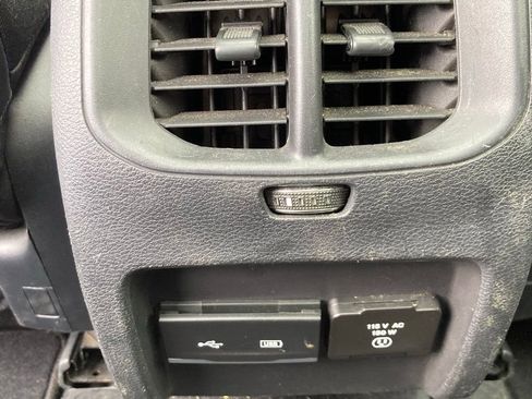 Used 2020 Jeep Cherokee Limited AWD/4WD image 17