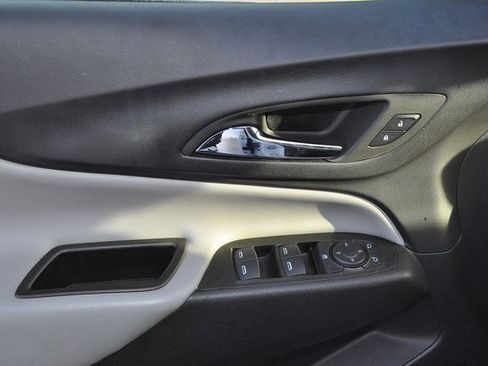 Used 2023 Chevrolet Equinox LS w/ LS Convenience Package image 12