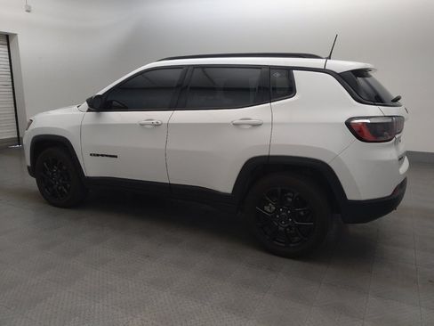 Used 2025 Jeep Compass Latitude w/ Altitude Special Edition AWD/4WD image 3