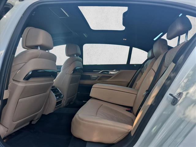 Used 2021 BMW 750i xDrive w/ M Sport Package AWD/4WD image 17