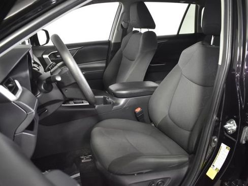 Used 2025 Toyota RAV4 XLE FWD image 9