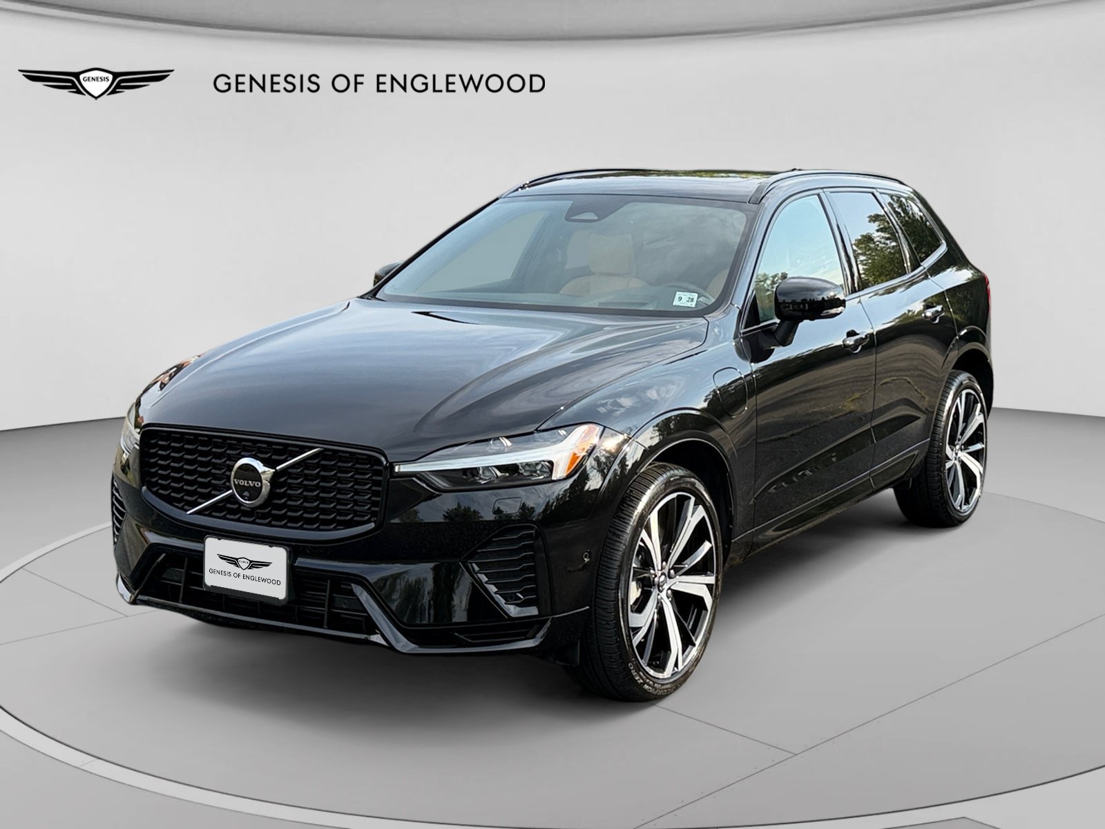 Used 2024 Volvo XC60 T8 Ultimate w/ Climate Package AWD/4WD image 1