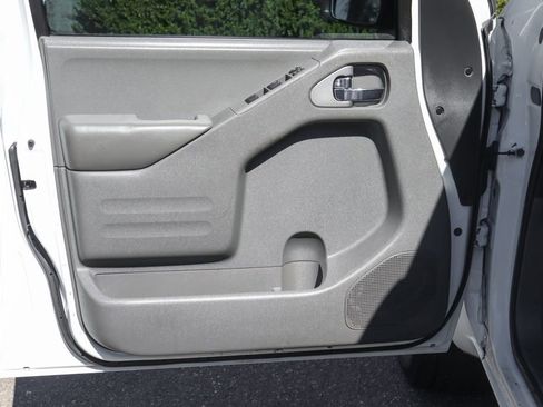 Used 2016 Nissan Frontier SV image 16