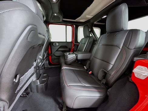 Used 2026 Jeep Wrangler Unlimited Rubicon AWD/4WD image 24