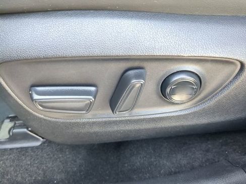 Used 2022 Toyota RAV4 XLE Premium image 20