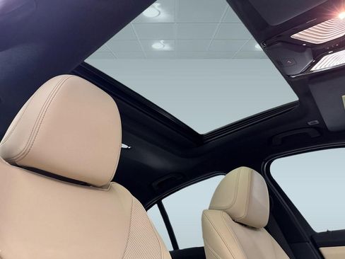 Used 2026 BMW 330i Sedan w/ Premium Package image 14